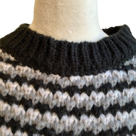 Romeo + Juliet Oversized Slouchy Knit Sweater - Picture 2 of 14